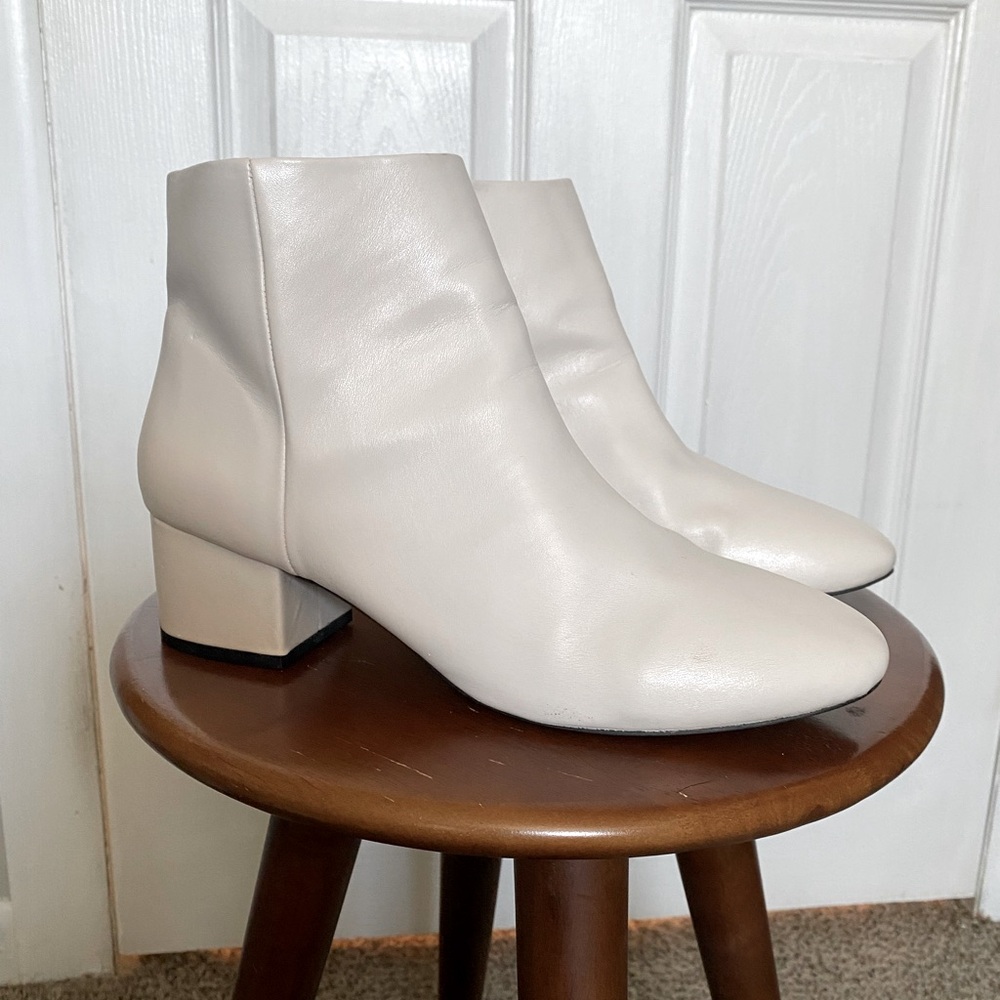 Qupid Women’s Size 10 Cream Faux Leather Ankle Boots – Block Heel